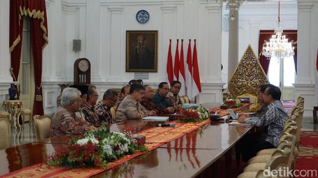 Tim Panitia Seleksi (Pansel) Badan Pengelola Keuangan Haji menemui Presiden Joko Widodo di Istana, Senin (13/3/2017)