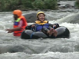 Uji Adrenalin Lewat River Tubing di Sungai Argo Puro Probolinggo