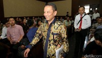 Direktur Jenderal Pajak Kementerian Keuangan Ken Dwijugiasteadi dihadirkan dalam sidang lanjutan perkara suap terkait pengurusan pajak oleh Country Director PT EK Prima (EKP) Ekspor Indonesia di Pengadilan Tipikor, Jakarta, Senin (13/3/2017).