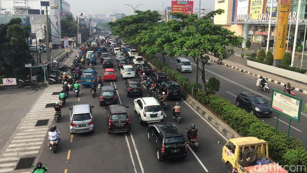  Uji coba contraflow di Margonda, Depok, Senin (13/3/2017)