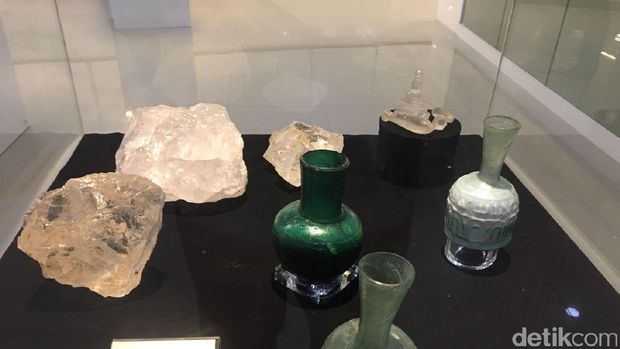 Susi Resmikan Ruangan Harta Karun Laut RI di Kantornya