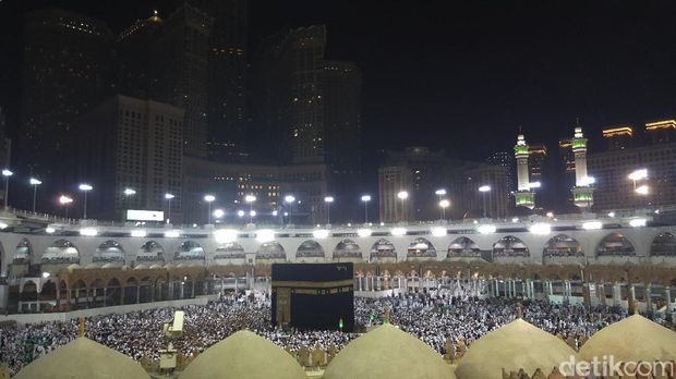 Adzan Subuh Masjidil Haram yang Menyentuh Jiwa