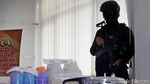 Polri Gelar Barang Bukti Bom Panci