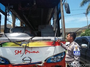 Bus Rusak Diamuk Massa karena Tabrak Ibu dan Balita di Cilegon