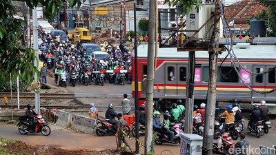 Pembangunan Flyover Perlintasan Kereta Bintaro