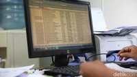 Deretan nama dimasukan dalam DPS. Salah penulisan data satu huruf sekalipun membuat data tidak bisa diinput.