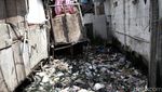 Kali Gendong Jadi Lautan Sampah