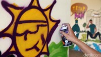 Pembuatan mural itu juga  dilakukan di sejumlah ruang publik terpadu ramah anak (RPTRA) dan rumah susun sederhana sewa (rusunawa).