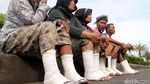 Petani Kendeng Lakukan Aksi Semen Kaki