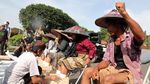 Petani Kendeng Lakukan Aksi Semen Kaki