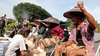 Sebagaimana diketahui, ada polemik di kawasan pegunungan Kendeng, yang meliputi Pati dan Rembang, Jawa Tengah. Di kawasan itu, hendak beroperasi pabrik semen. Penolakan muncul dari kaum tani setempat.