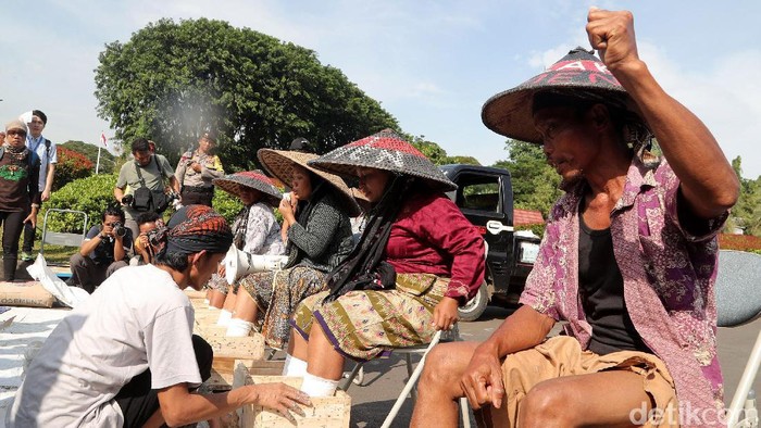 Petani Kendeng Masih Kecewa Meski Bertemu Kepala Staf Presiden