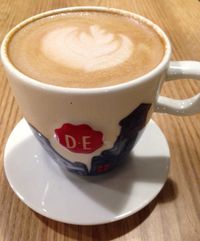Douwe Egberts Coffee: Menikmati <i>Stroopwafel Caramel Latte</i> Bersama <i>Apple Tart</i> Gaya Belanda