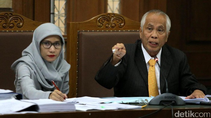 Otto Cornelis (OC) Kaligis menjalani sidang Peninjauan Kembali (PK) atas vonis 10 tahun yang diterimanya di Pengadilan Negeri Jakarta Pusat, Senin (13/3/2017). Sidang menghadirkan mantan hakim agung Prof Laica Marzuki sebagai saksi ahli.