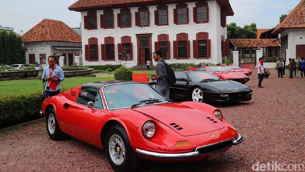 10 Mobil  Klasik  Ferrari di Gedung Arsip Nasional Milik 