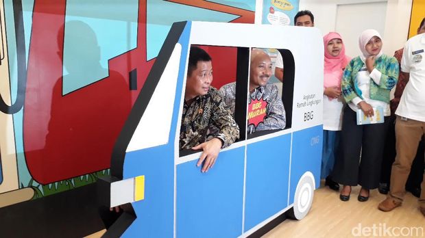 Pose Menteri Ignasius Jonan