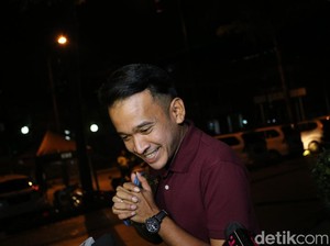 Buktikan Tak Lupa, Ruben Onsu Kunjungi Makam Olga Syahputra