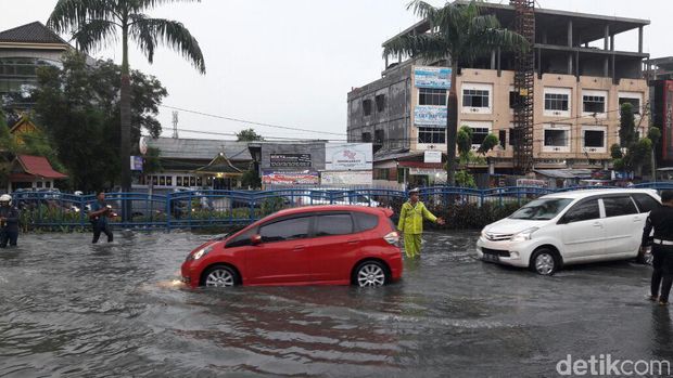 Pekanbaru Sering Banjir Tiap Hujan, Apa Penyebabnya?