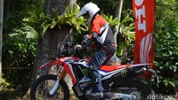 3 Februari 2017, PT Astra Honda Motor (AHM) meluncurkan dua motor trail dan satu motor sport anyarnya sekaligus di tempat yang sama, JiExpo Kemayoran, yakni Honda CRF250Rally, CRF1000L Africa Twin, dan CBR250RR Repsol Edition. Foto: PT Daya Adicipta Motora (DAM)