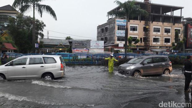 Pekanbaru Sering Banjir Tiap Hujan, Apa Penyebabnya?