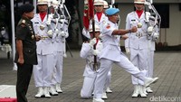 Brigjen Suhartono resmi menjabat Komandan Pasukan Pengamanan Presiden (Danpaspampres) menggantikan Mayjen Bambang Suswantono.