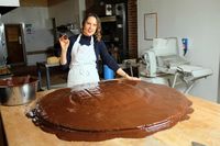 Pemenang Great British Bake Off Ciptakan Jaffa Cake Terbesar di Dunia