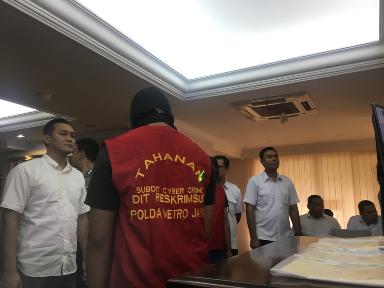 Polisi Bongkar Pornografi Anak Jaringan Internasional via Online Polisi Bongkar Pornografi Anak Jaringan Internasional via Online
