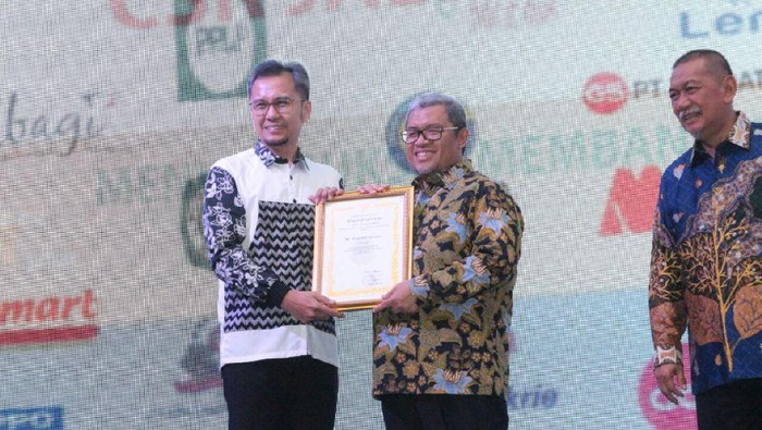 Kembangkan UMKM di Jabar, Transmart dan Carrefour Raih Penghargaan