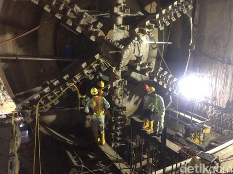 Sumarsono Ajak Pimpinan DPRD Tinjau Proyek MRT di Setiabudi