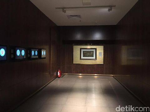 Ini Al Quran Terbesar di Dunia yang Ditulis Tangan Seberat 154 Kg
