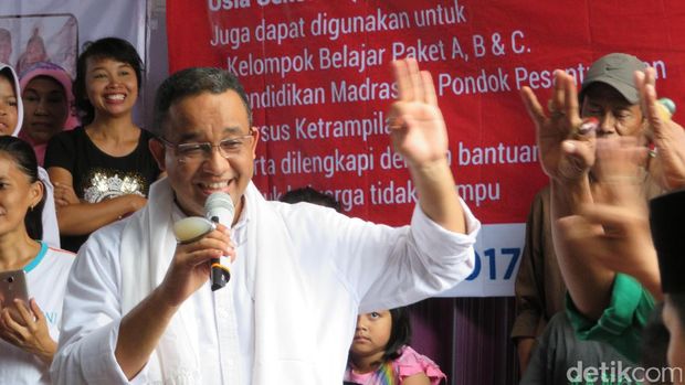 Anies dapat batu pandan di Cengkareng / 