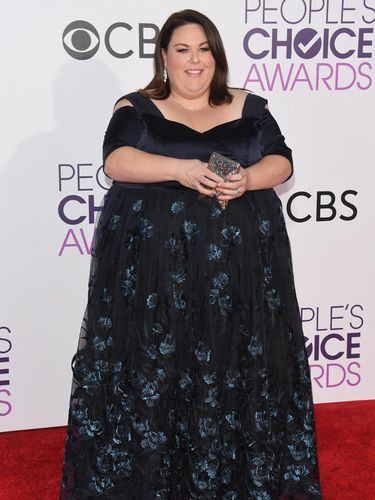 Saat Aktris Plus Size Berpose Seksi dalam Balutan Swimsuit