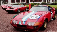 Ferrari Jakarta memamerkan sekitar 10 mobil klasik dalam rangka merayakan ulang tahun Ferrari ke-70.