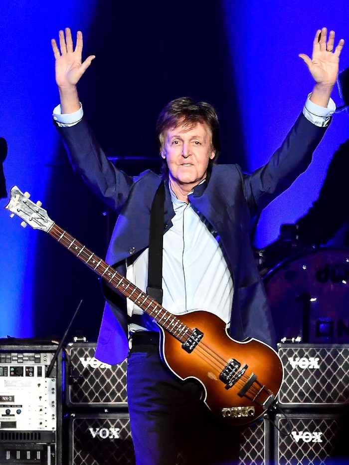 FRESNO, CA - APRIL 13: Paul McCartney performs on Opening Night of the One On One Tour at Save Mart Center on April 13, 2016 in Fresno, California. (Photo by Steve Jennings/Getty Images)