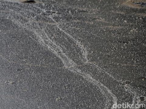 Warga Keluhkan Bau Limbah Pabrik yang Menyengat di Sapan Gedebage