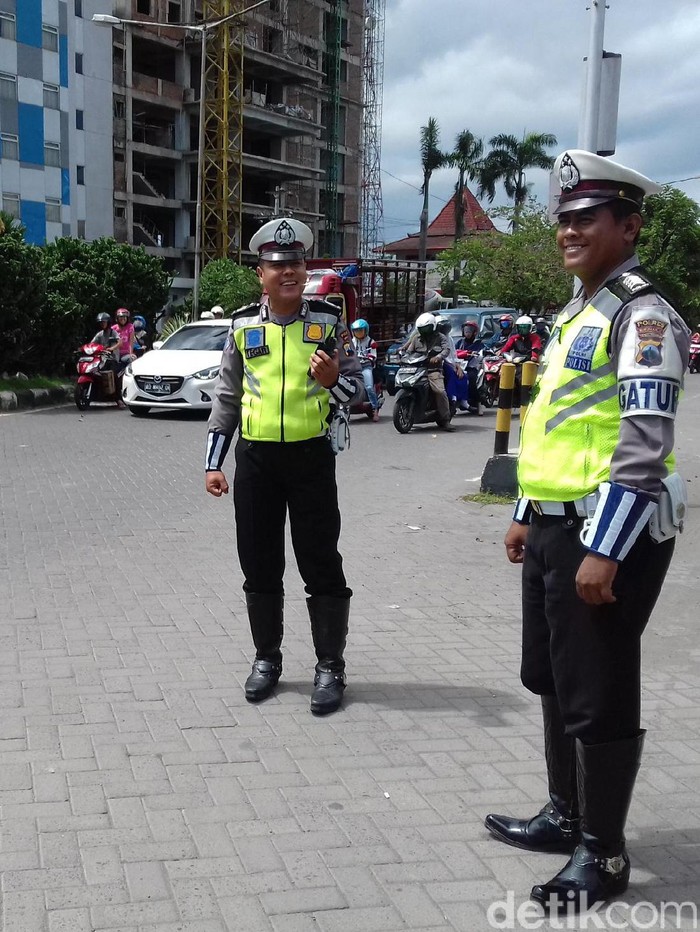Saat Pria yang Maki Polisi Jadi Kooperatif, Sopan, dan Pakai Helm