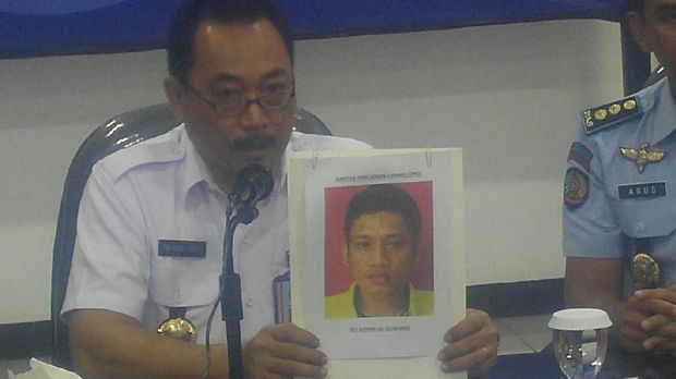 Kepala BNNP Jateng Brigjen Pol Tri Agus Prasetyo dan Kalapas Narkotika Nusakambangan Agus Herianto menunjukkan barang bukti sabu dan wajah DPO bernama Ali Azhari.
