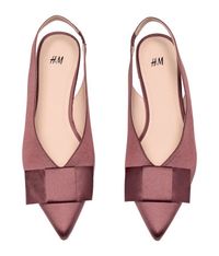 Lelah Pakai Heels? Ini 5 Sepatu Flats Girly yang Tidak Bikin Pegal