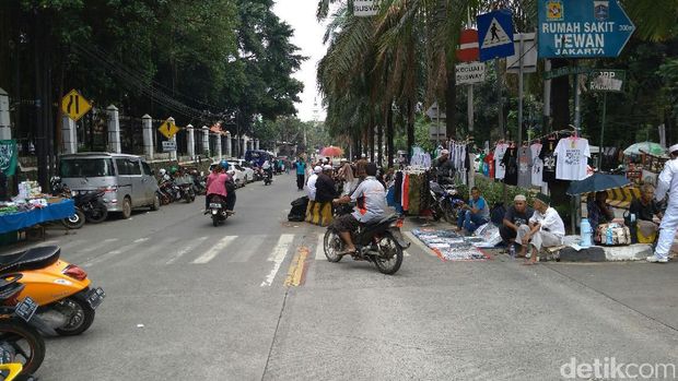 Para pedagang di depan gedung Kementan, Jaksel.