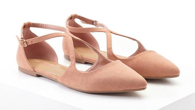 Lelah Pakai Heels? Ini 5 Sepatu Flats Girly yang Tidak Bikin Pegal