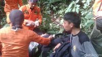 Evakuasi korban selamat