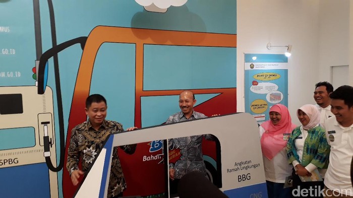 Begini Gaya Jonan Pose di Booth Bajaj BBG
