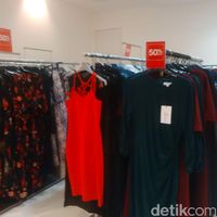Intip Baju Kerja yang Diskon Sampai 70% di Debenhams Senayan City