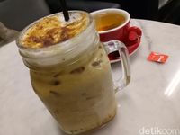 Sanderson Coffee: Enaknya Ayam Bakar Berbalut Cabe Hijau yang Pedas Gurih!