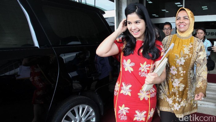 Ditemani Nurhayati, Annisa Pohan Makan Siang di Gedung DPR