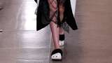 Sandal Crocs Tuntut 20 Perusahaan, Tuding Desainnya Diplagiat