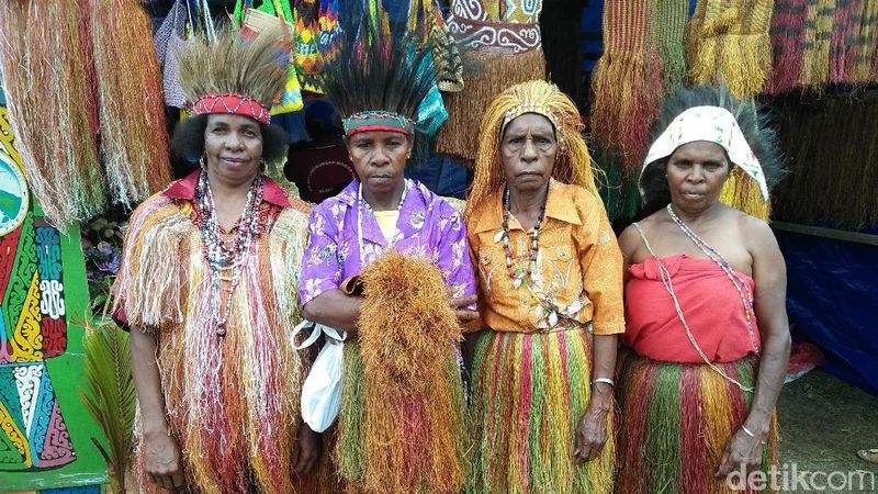 5 Nama Pakaian  Adat  Papua Dengan Gambar Dan Penjelasannya 