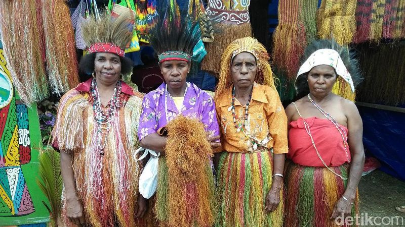 5 Nama Pakaian Adat Papua Dengan Gambar  Dan Penjelasannya 