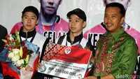 Sukses Praveen/Debby dan Kevin/Marcus itu direspons Kementerian Pemuda dan Olahraga dengan bonus besar. Masing-masing pemain dijanjikan bonus senilai Rp 250 juta. Foto: Rengga Sancaya/detikSport