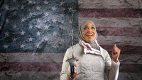Atlet anggar Amerika Serikat, Ibtihaj Muhammad, 31 tahun, yang tampil di Olimpiade 2016 Rio de Janeiro. Dis berpose dalam Media Summit kontingen AS di The Beverly Hilton Hotel pada 9 Maret 2016 diBeverly Hills, California (Foto: Sean M. Haffey/Getty Images)